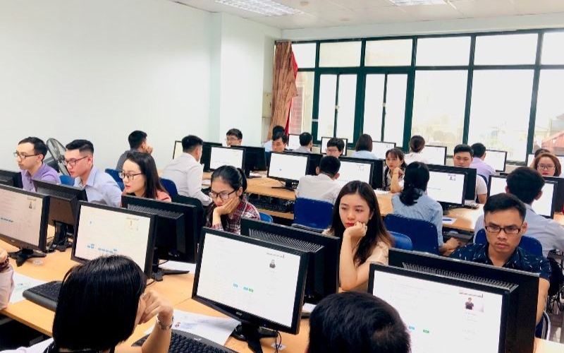 Đối tượng cần thi chứng chỉ tin học: Công chức, viên chức, giáo viên, bác sĩ, sinh viên